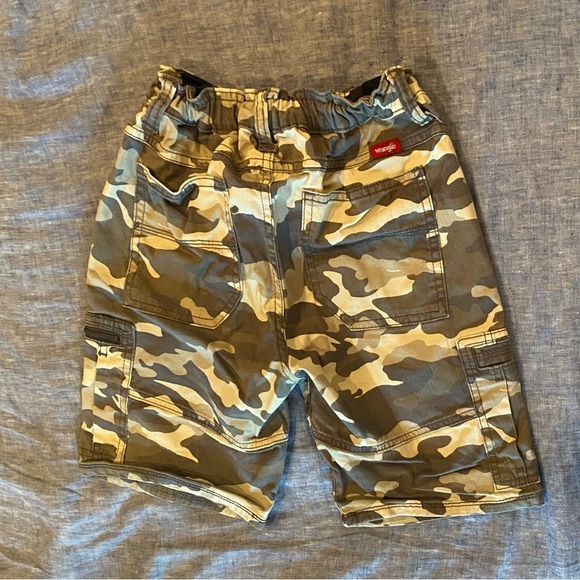 Wrangler set of 2 pair of cargo shorts for boys, size 12 Husky - Picture 3 of 5